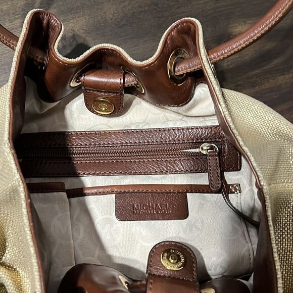 Micheal Kors canvas purse   - Picture 4 of 7